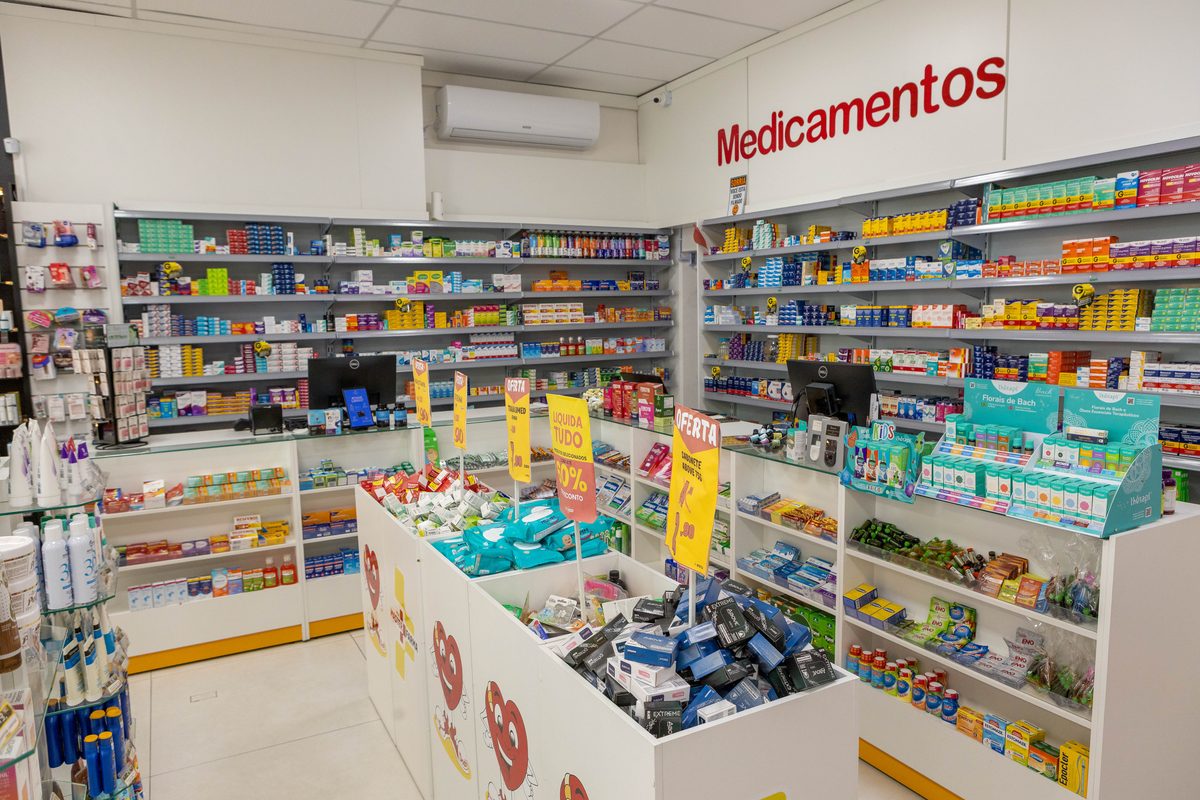 Setor de medicamentos da Ricardo Farma